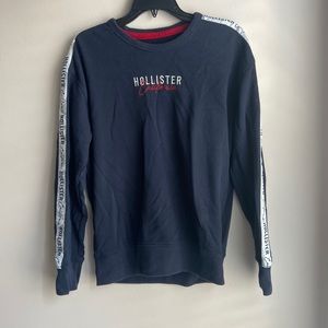 navy blue hollister crew-neck. Men’s size small.